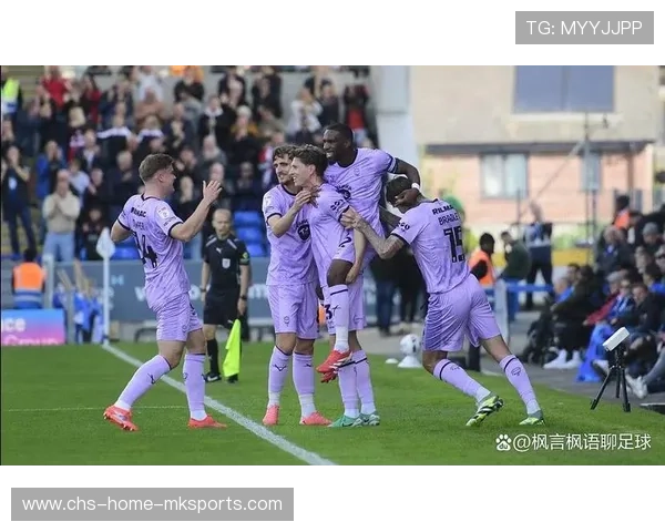 热刺连续传递换位后收获精彩一球